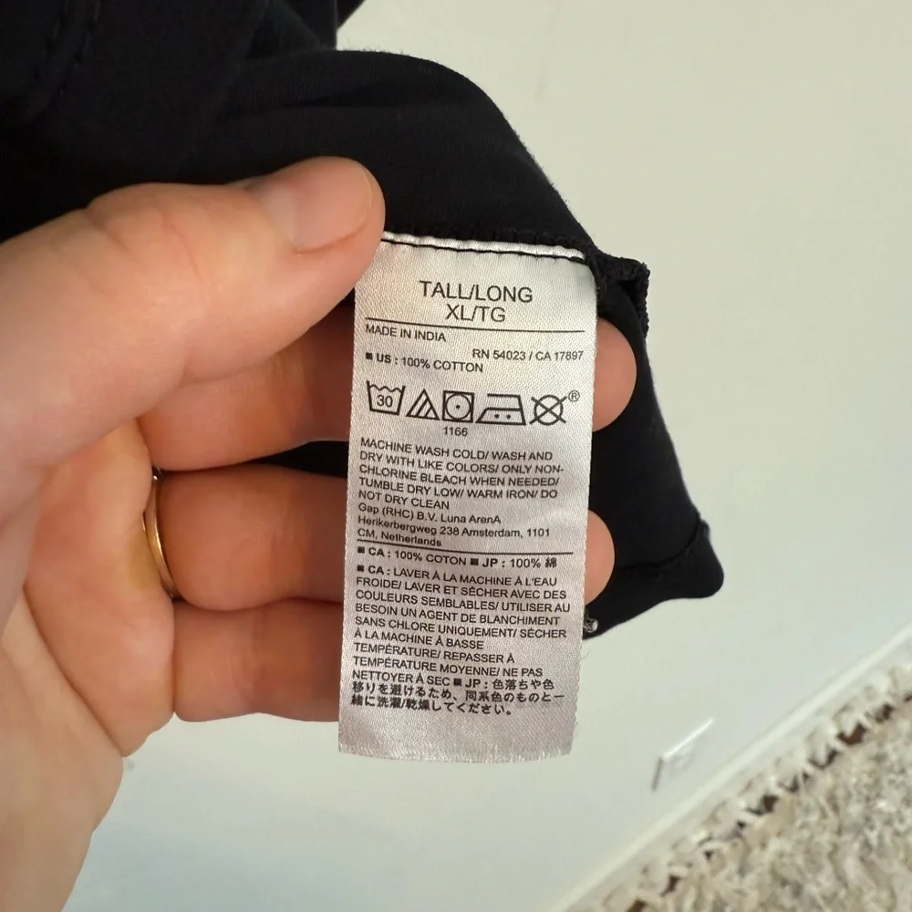 2/$30 Banana Republic - Men’s Black Polo w/ White Trim - Lux Touch Performance